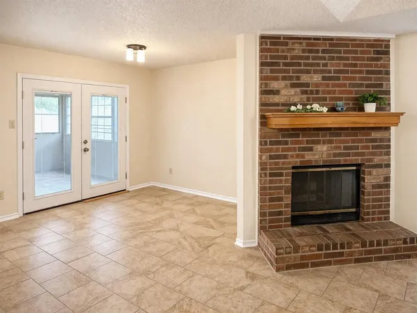 $1,900 | 708 Crestview Drive, Kennedale, TX 76060