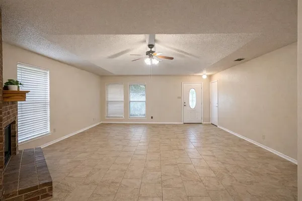 $1,900 | 708 Crestview Drive, Kennedale, TX 76060