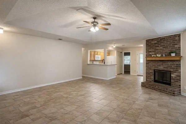 $1,900 | 708 Crestview Drive, Kennedale, TX 76060