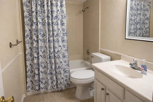 $1,900 | 708 Crestview Drive, Kennedale, TX 76060