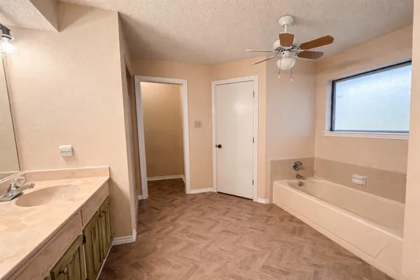 $1,900 | 708 Crestview Drive, Kennedale, TX 76060
