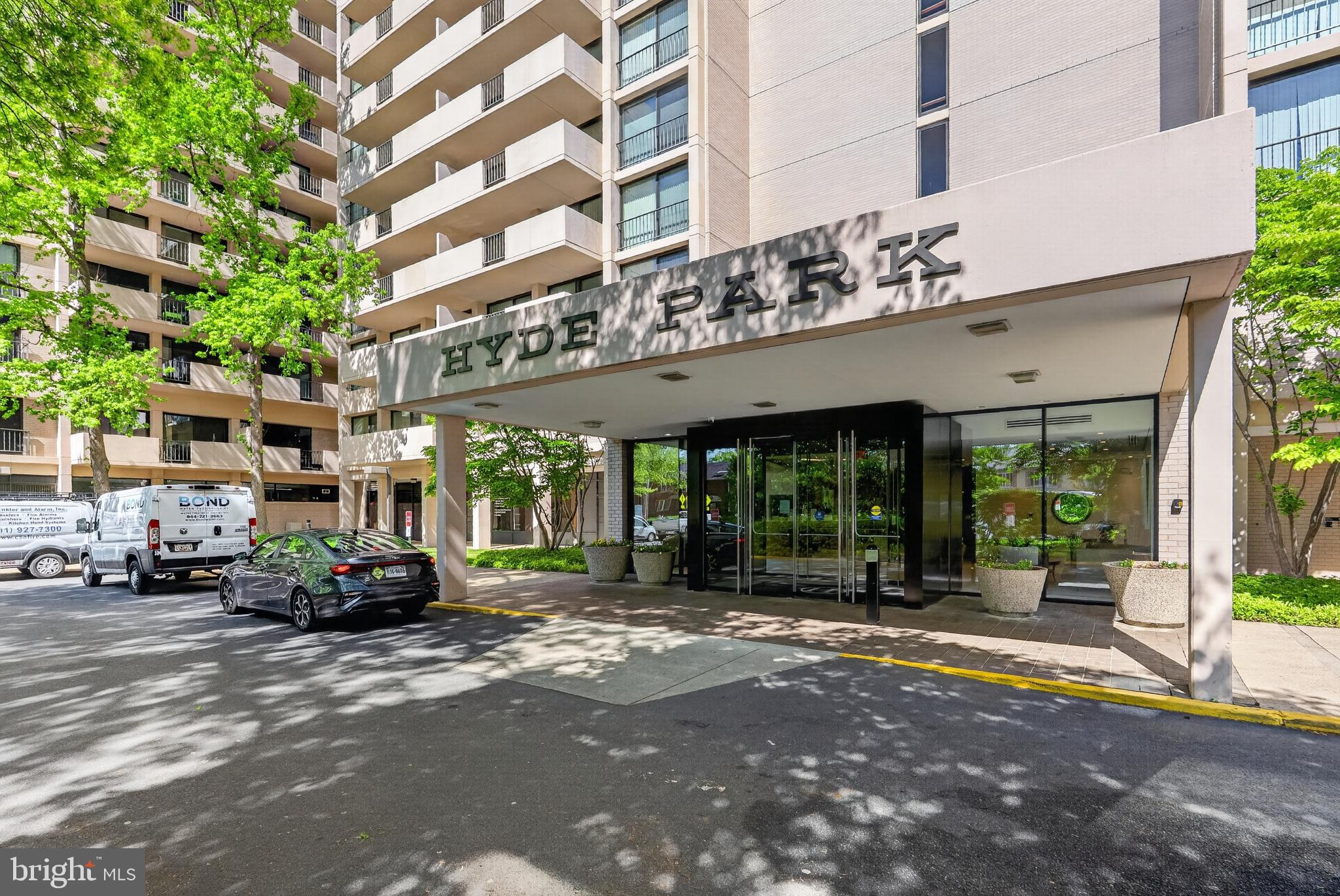 4141 North Henderson Road, Unit 302 Arlington, VA 22203 - Photo 2 of 40 a building view