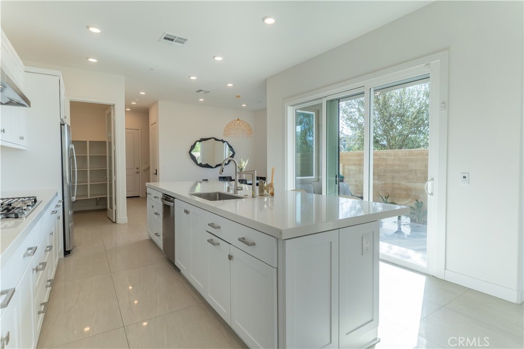301 Baluster Irvine, CA 92618 - Photo 4 of 32