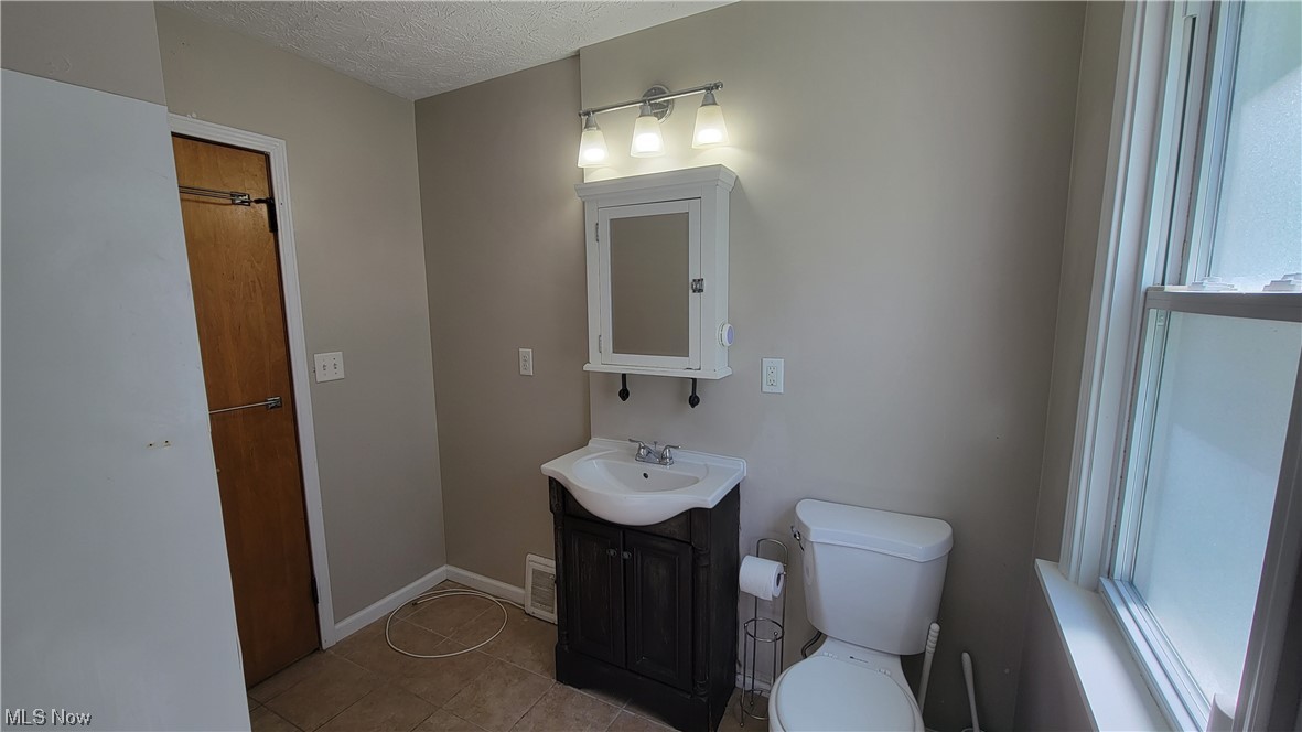 1267 Winston Road Cleveland, OH 44121 - Photo 6 of 15