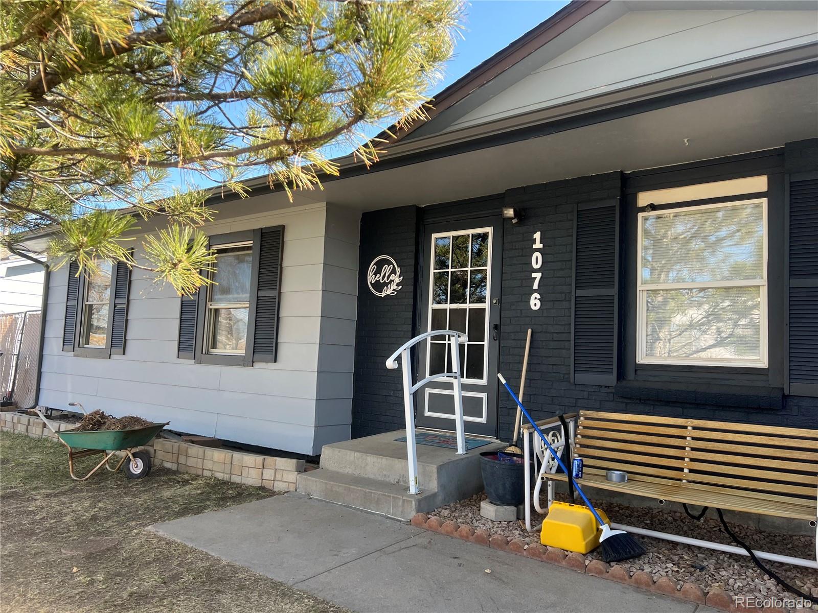 1076 Mobile Street Aurora, CO 80011 - Photo 2 of 8