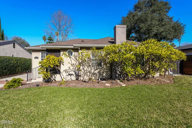 a view of a house with a big yard