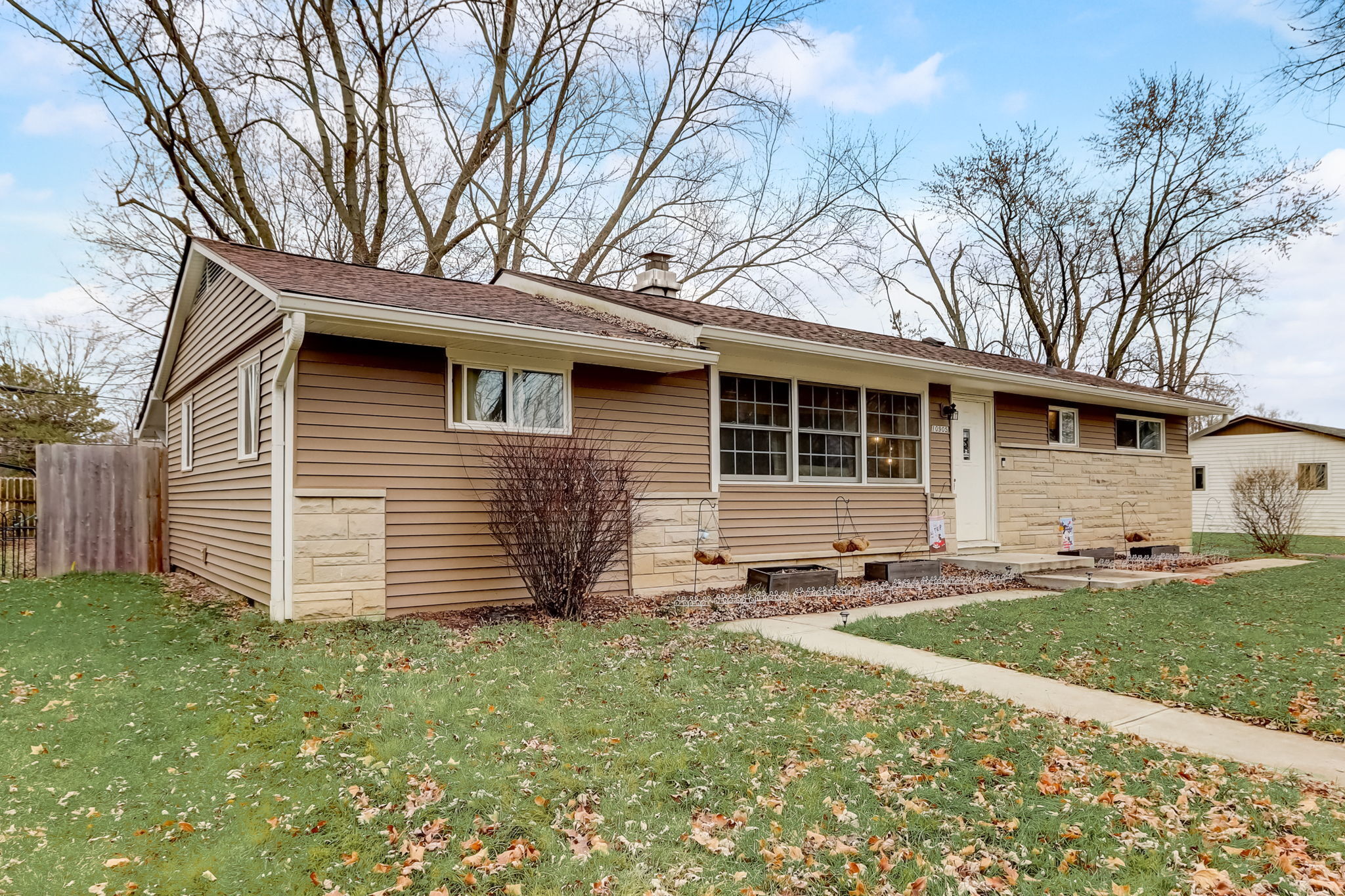 10905 Ruckle Street Carmel, IN 46280 - Photo 3 of 29 Gallery Image 3