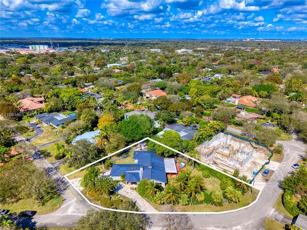 a view of outdoor space yard