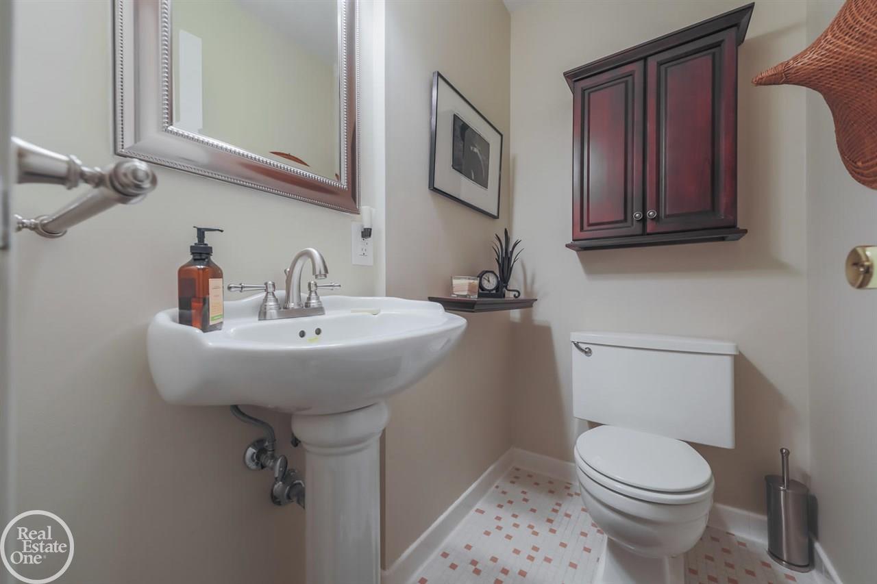 5517 Commerce Road West Bloomfield, MI 48324 - Photo 22 of 33 31363233-21.JPG
