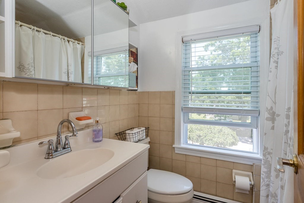 26 Oakwood Road Quincy, MA 02169 - Photo 15 of 42