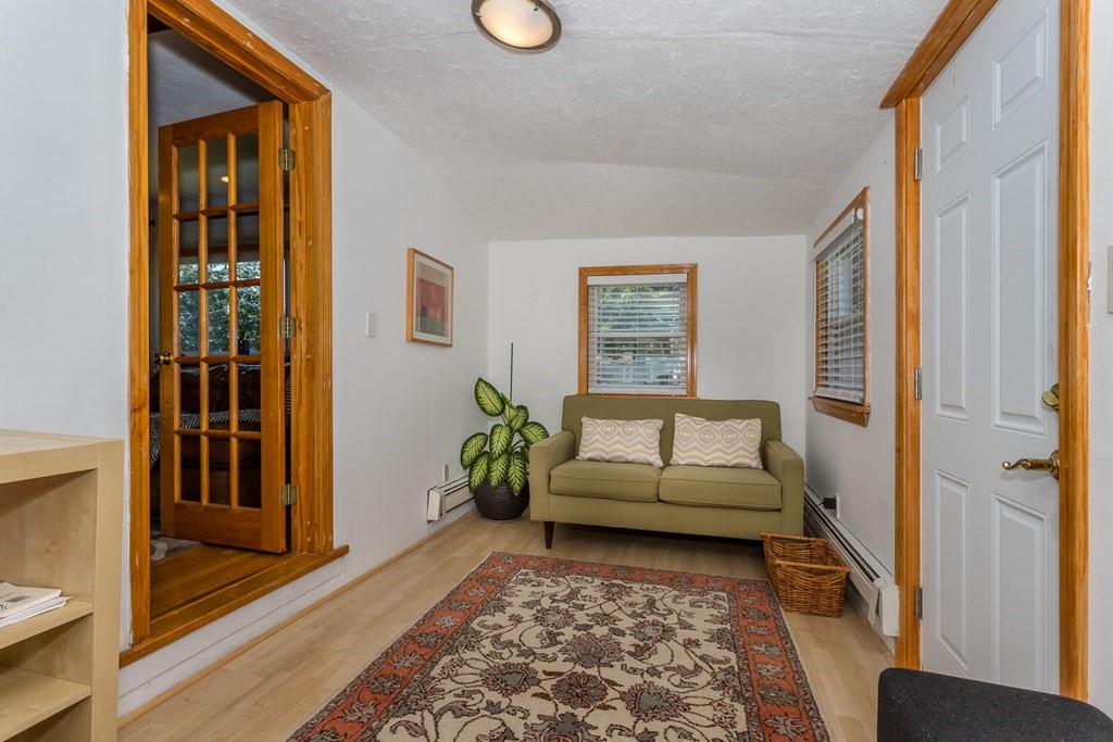 26 Oakwood Road Quincy, MA 02169 - Photo 3 of 42