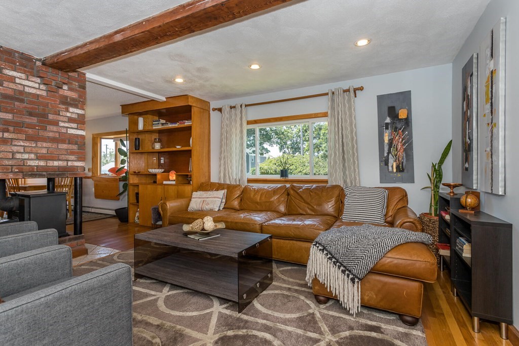 26 Oakwood Road Quincy, MA 02169 - Photo 5 of 42
