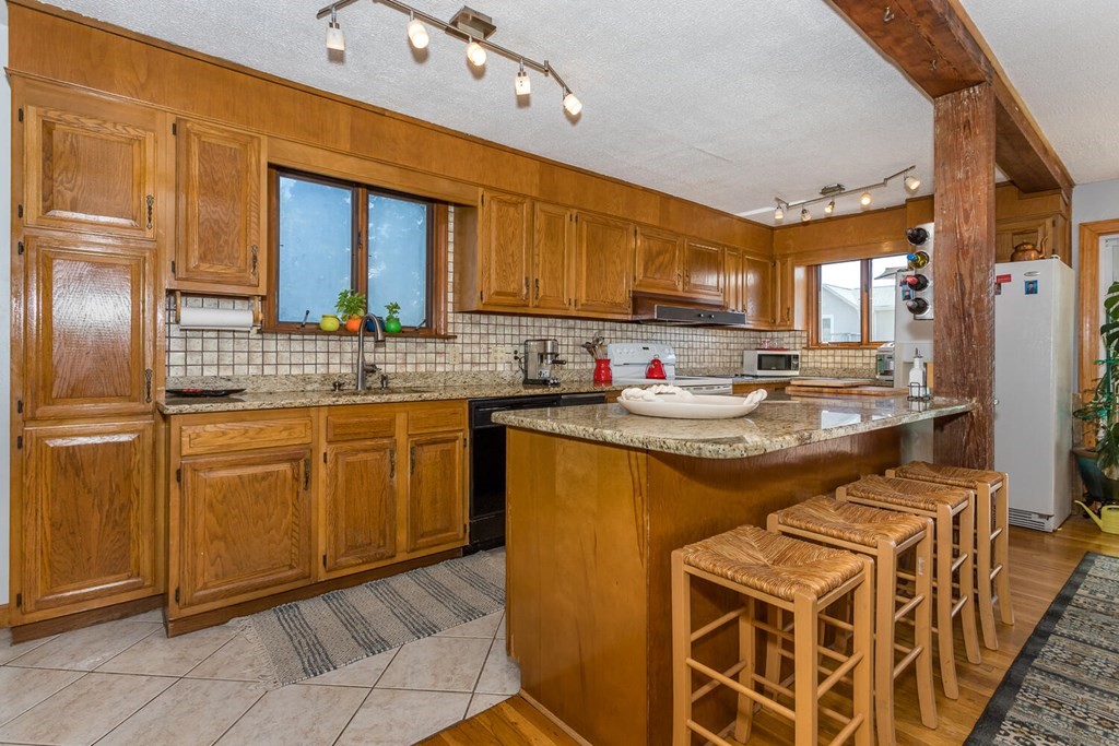 26 Oakwood Road Quincy, MA 02169 - Photo 8 of 42