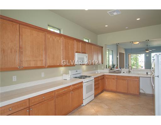 34 Hunt Valley Trail Henderson, NV 89052 - Photo 6 of 16 Kitchen.