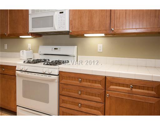 34 Hunt Valley Trail Henderson, NV 89052 - Photo 7 of 16 Kitchen.