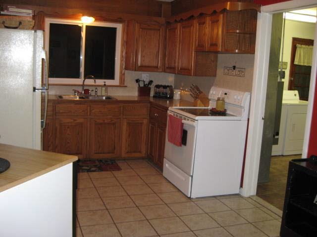 1610 South Raisinville Road Monroe, MI 48161 - Photo 3 of 20 20366220-2.JPG