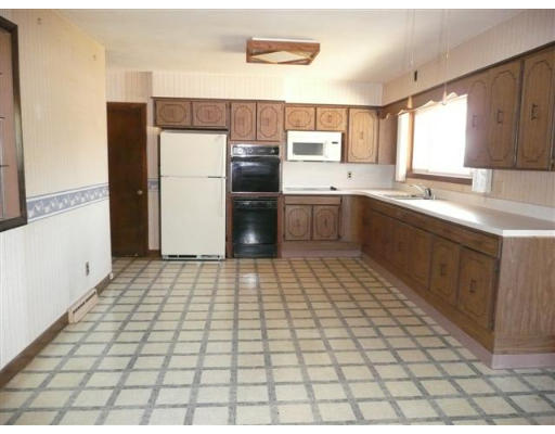 304 Mohawk Road Somerset, MA 02726 - Photo 4 of 12 Gallery Image 4