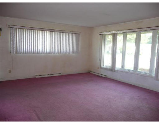 304 Mohawk Road Somerset, MA 02726 - Photo 6 of 12 Gallery Image 6