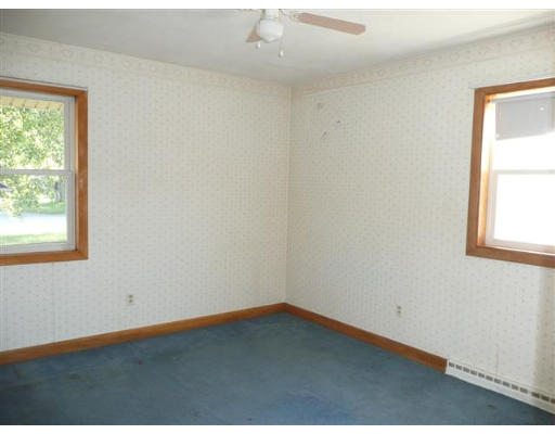 304 Mohawk Road Somerset, MA 02726 - Photo 8 of 12 Gallery Image 8