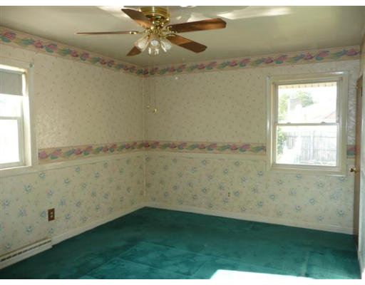 304 Mohawk Road Somerset, MA 02726 - Photo 10 of 12 Gallery Image 10