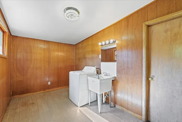 a view of a back yard