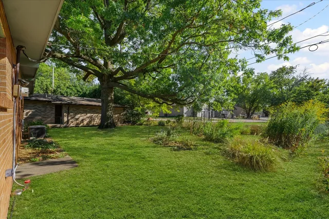 $179,900 | 907 East Burkwood Drive, Urbana, IL 61801