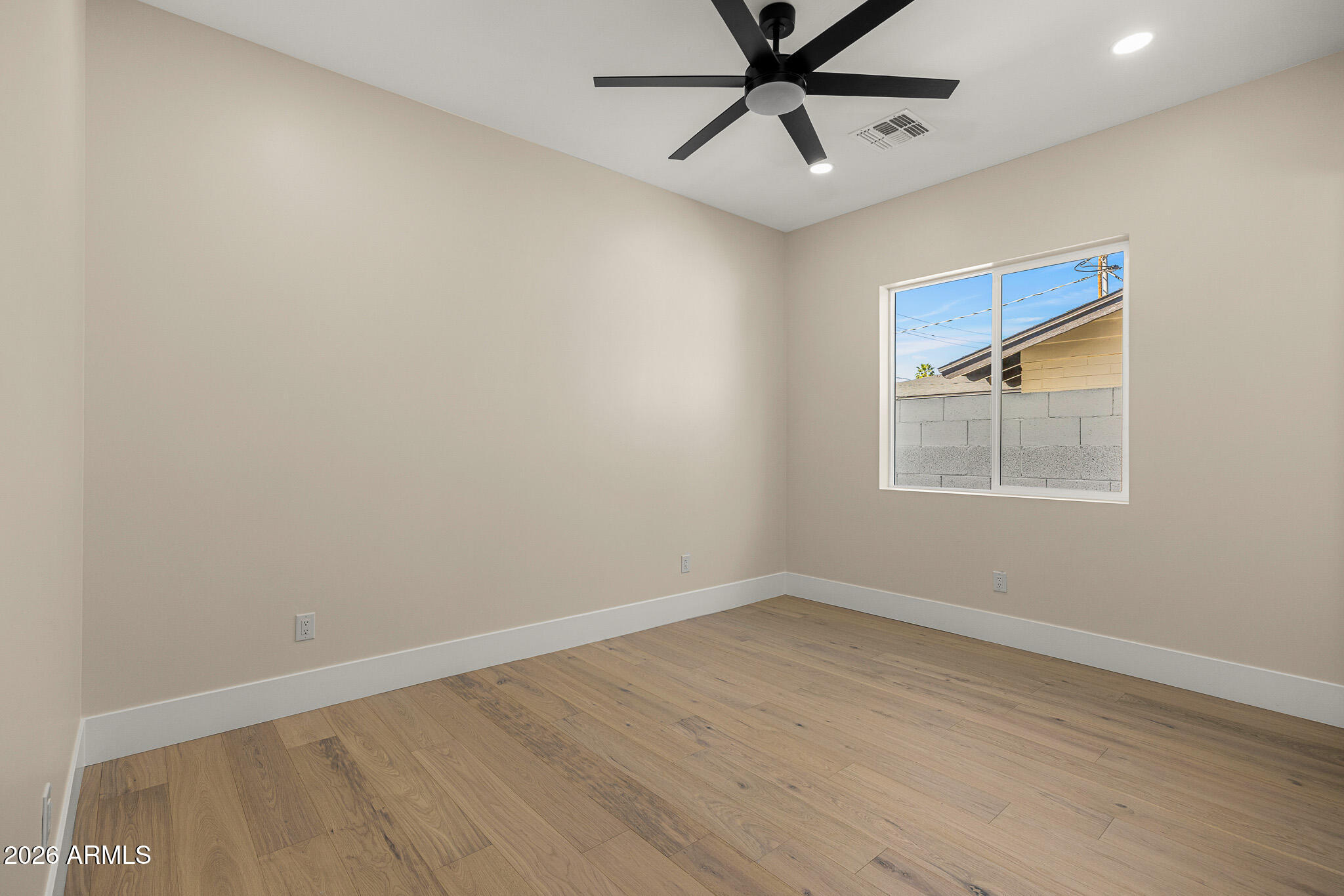 3002 North 53rd Place Phoenix, AZ 85018 - Photo 25 of 46 guest bedroom1