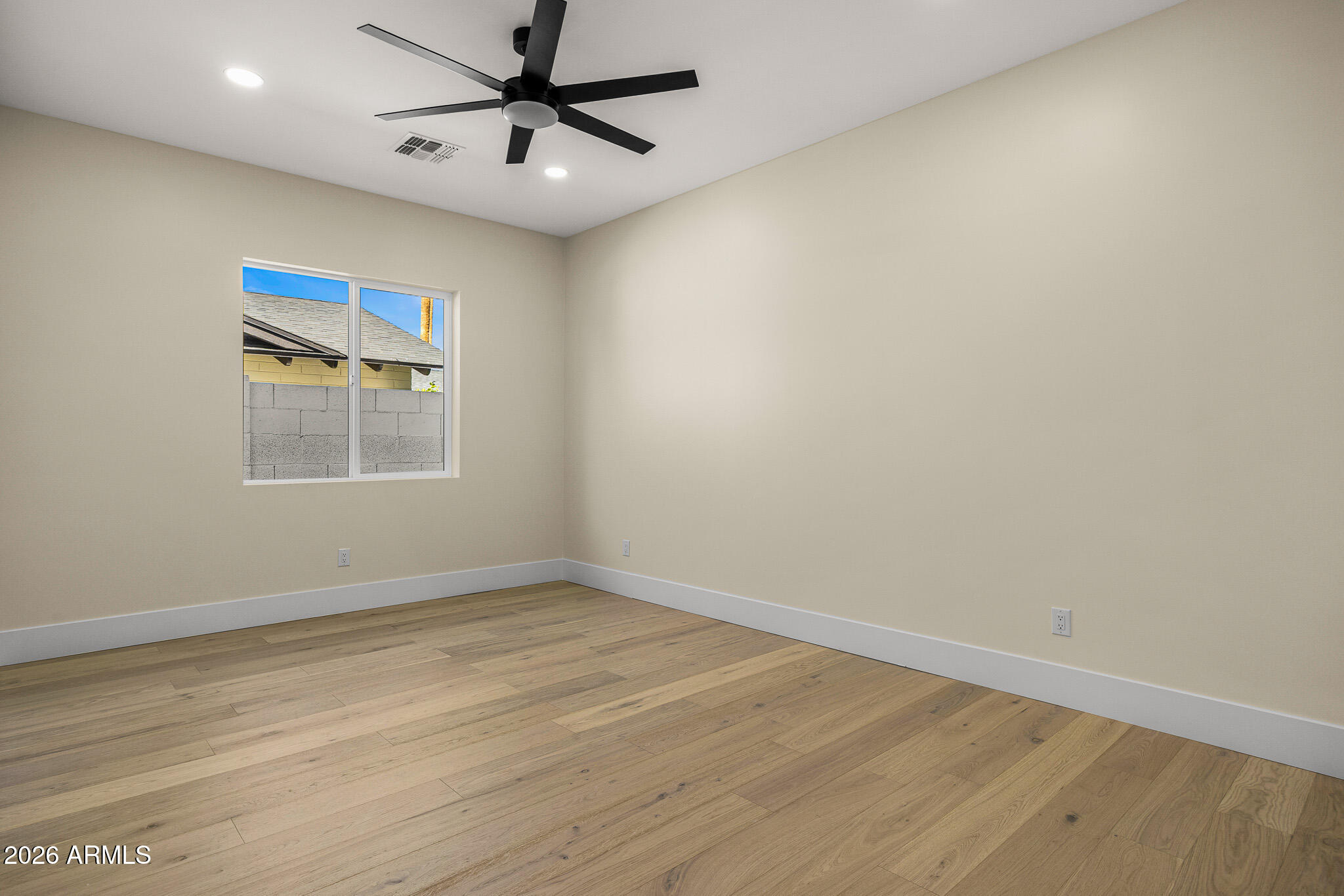 3002 North 53rd Place Phoenix, AZ 85018 - Photo 28 of 46 guest bed2