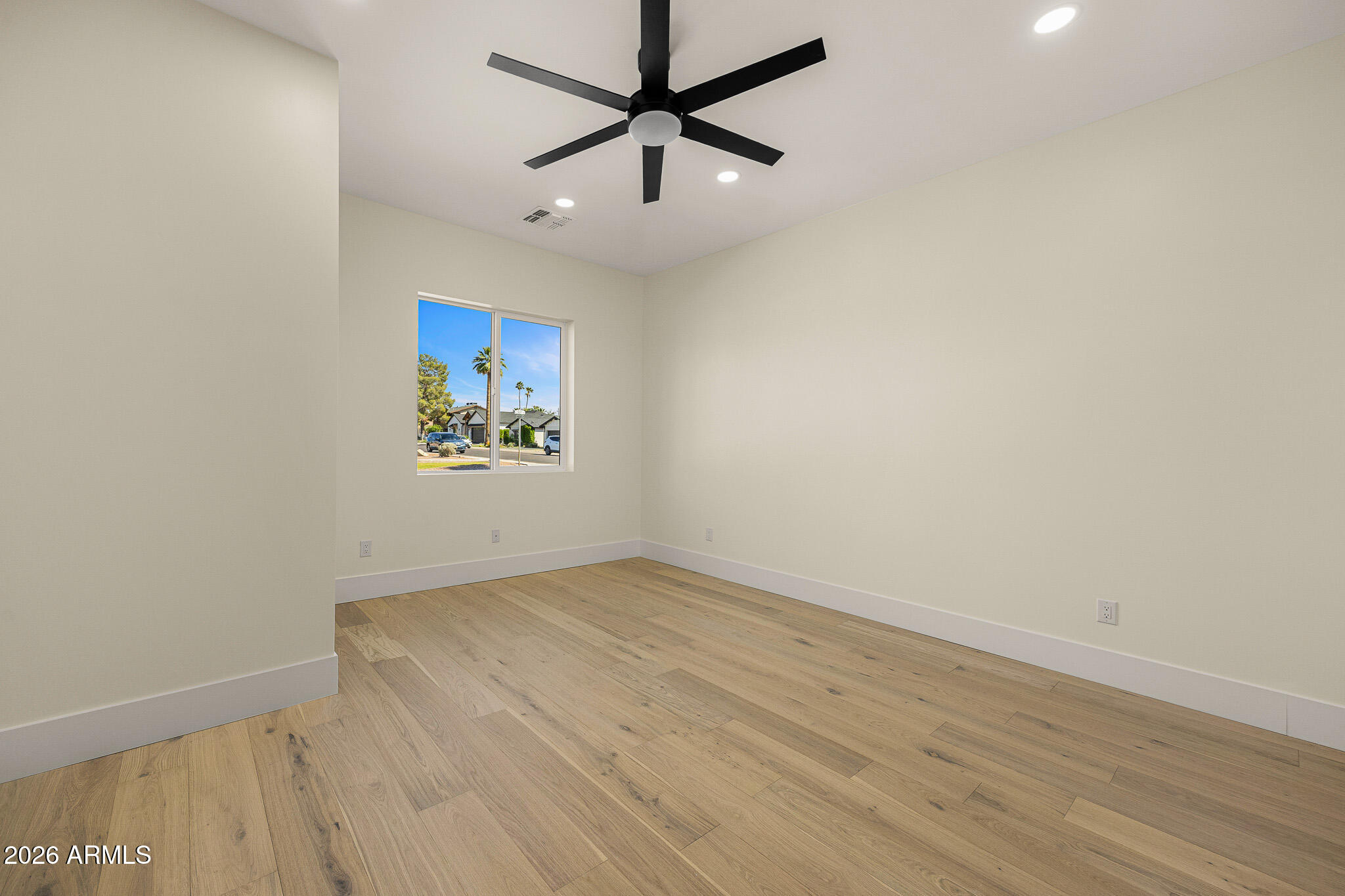 3002 North 53rd Place Phoenix, AZ 85018 - Photo 35 of 46 guest bed4