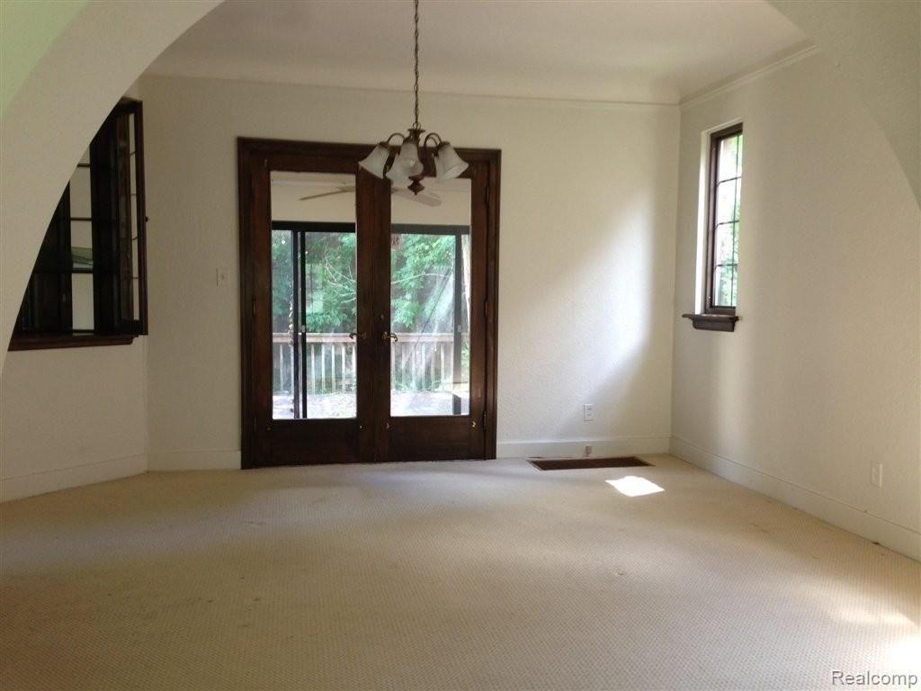 14556 Stahelin Road Detroit, MI 48223 - Photo 4 of 9 Spacious Dining Room