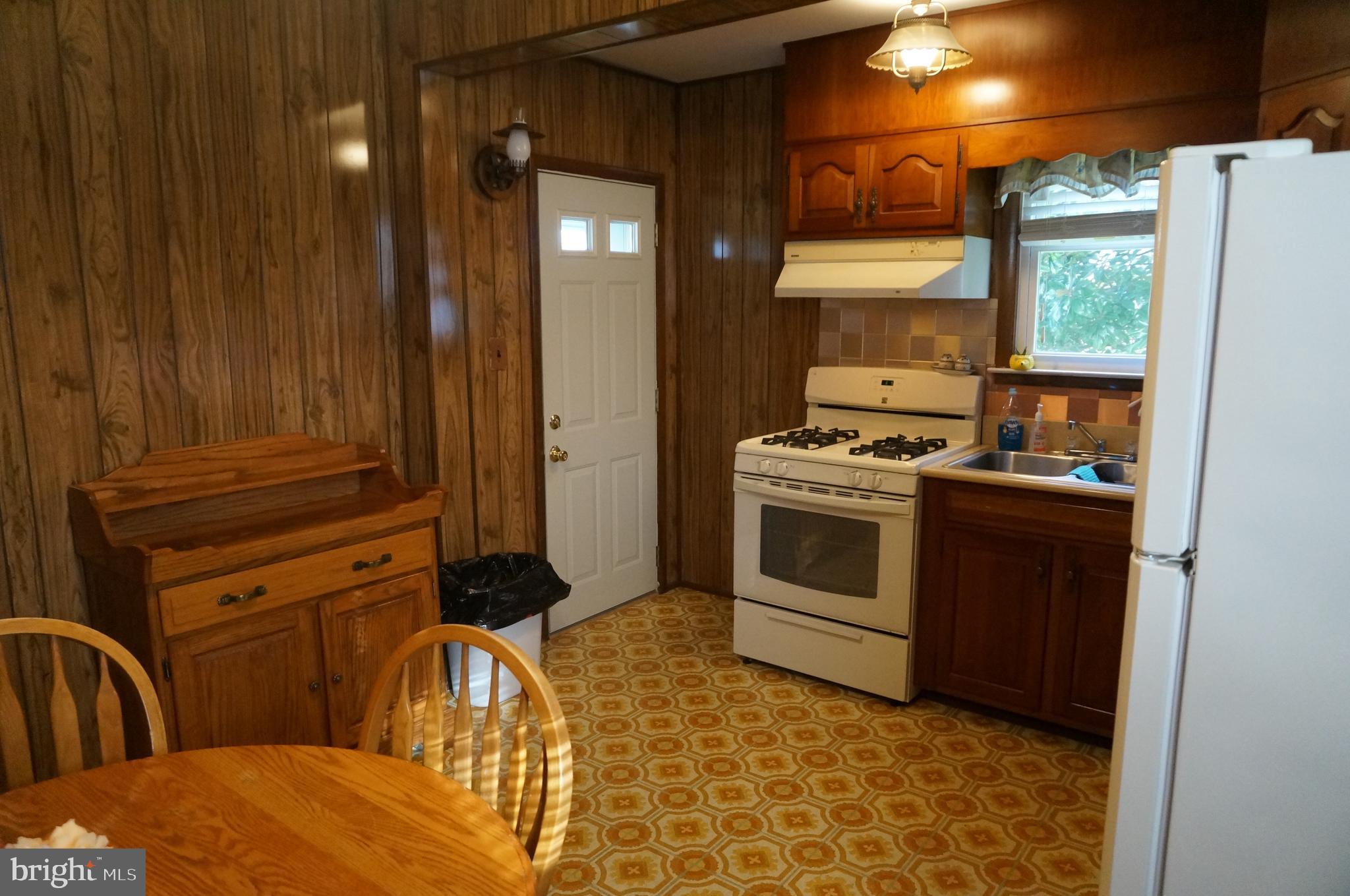 2115 Oak Road Baltimore, MD 21219 - Photo 15 of 29
