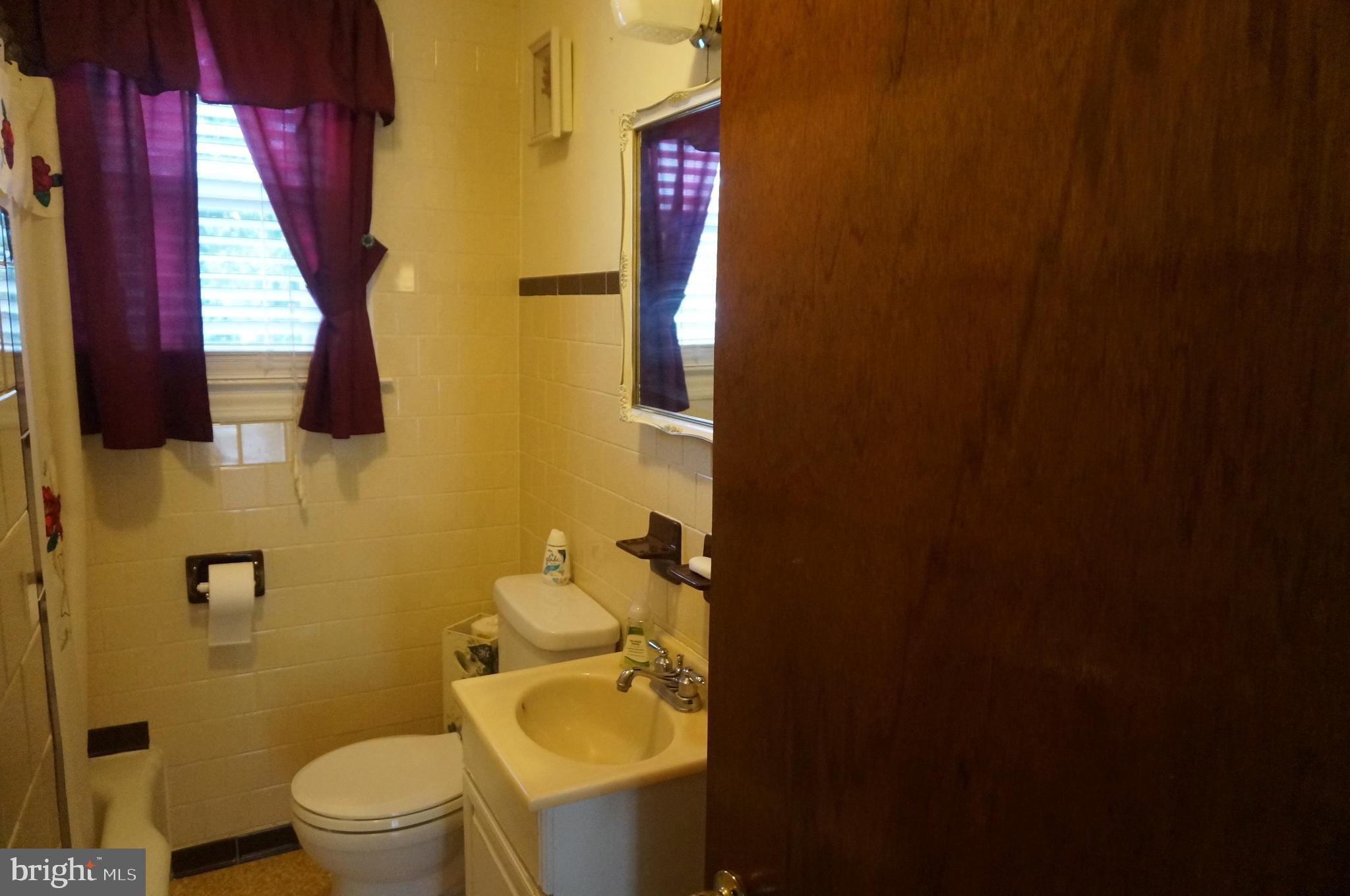 2115 Oak Road Baltimore, MD 21219 - Photo 22 of 29