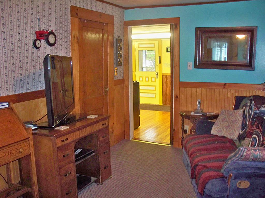 637 Main Street West Rutland, VT 05777 - Photo 15 of 28