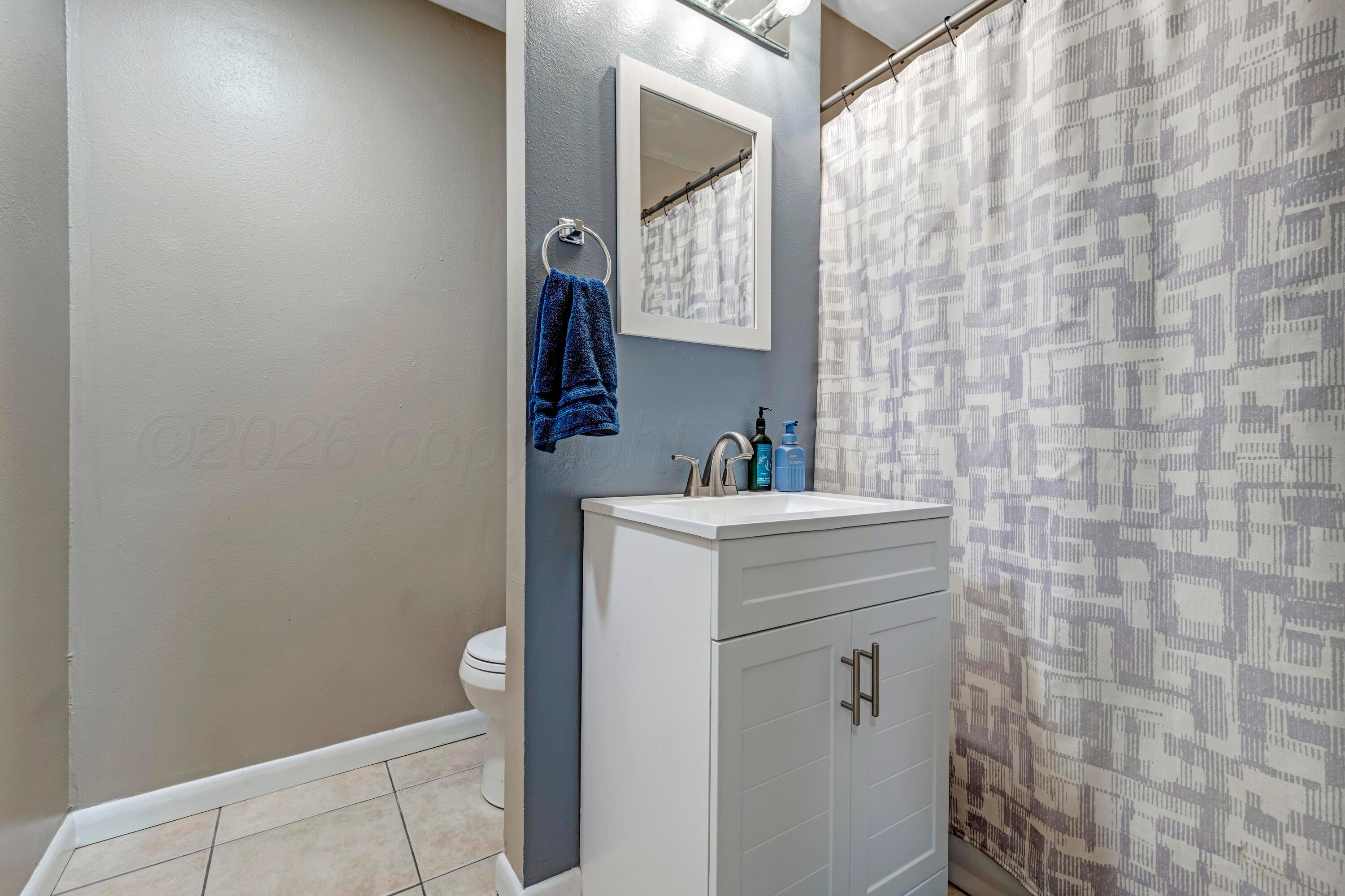 212 Teague Street Borger, TX 79007 - Photo 17 of 30 a utility room with dryer and washer