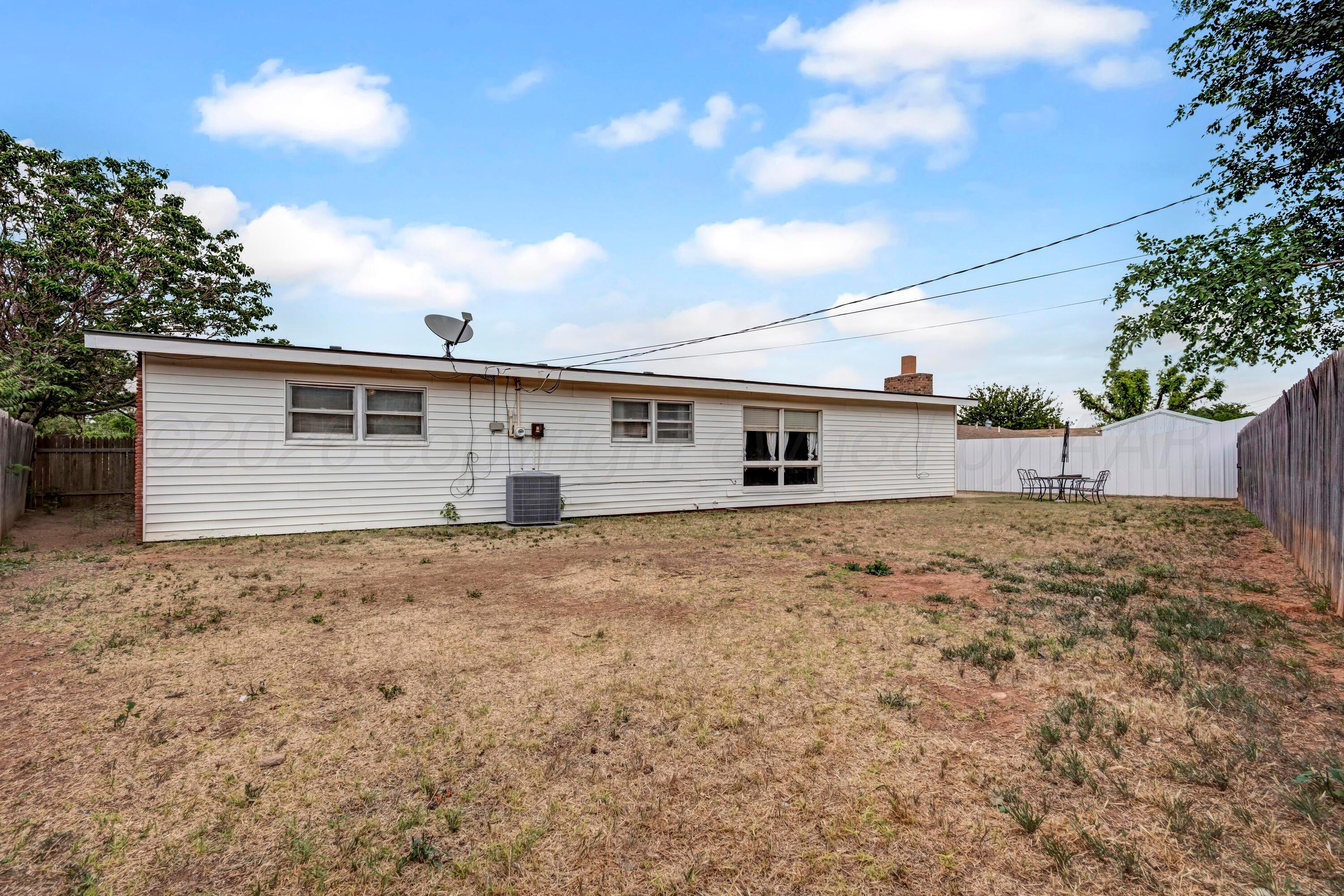 212 Teague Street Borger, TX 79007 - Photo 25 of 30 front view of a house with a yard