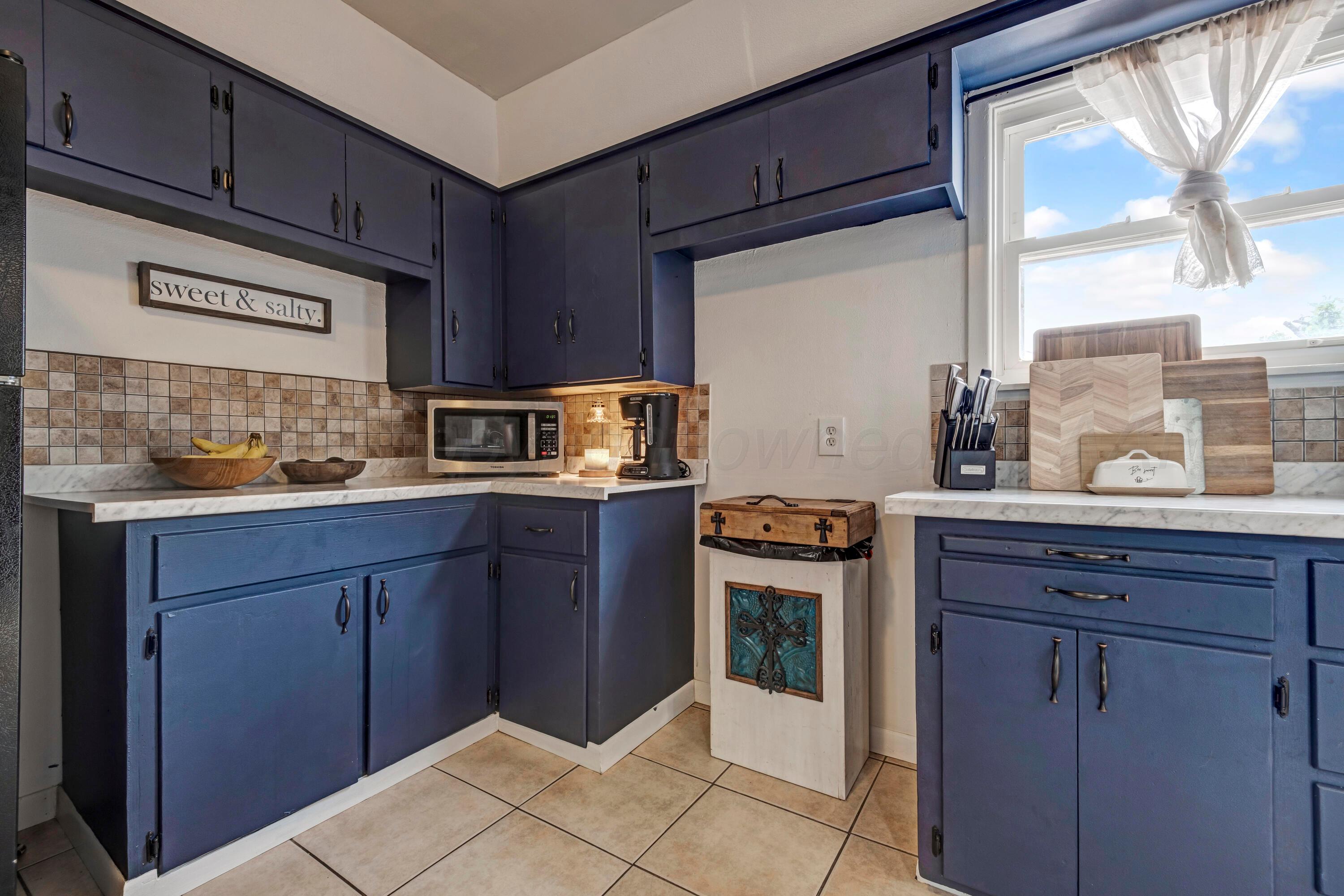212 Teague Street Borger, TX 79007 - Photo 8 of 30 a kitchen with granite countertop cabinets stainless steel appliances and a counter space