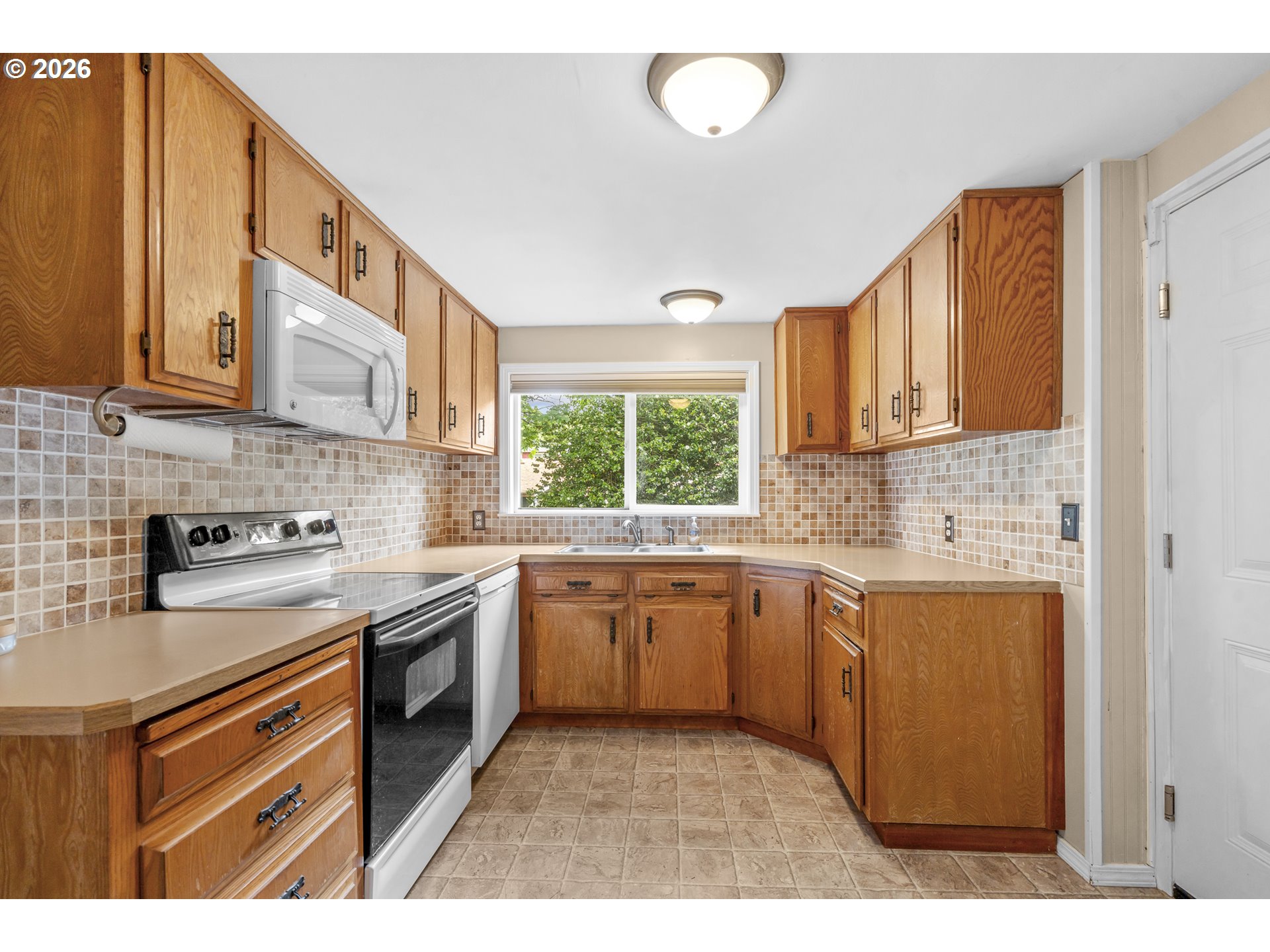 4925 Northeast 49th Street Neotsu, OR 97364 - Photo 4 of 35