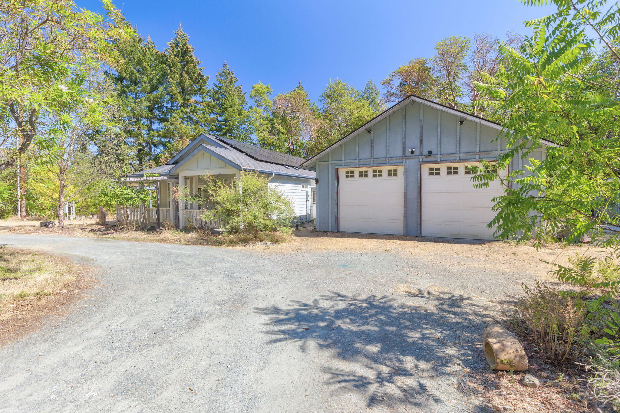 14771 Water Gap Road Williams, OR 97544 - Photo 2 of 55 9' Ceiling Garage