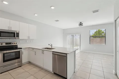 $389,900 | 28625 Southwest 132nd Court, Homestead, FL 33033