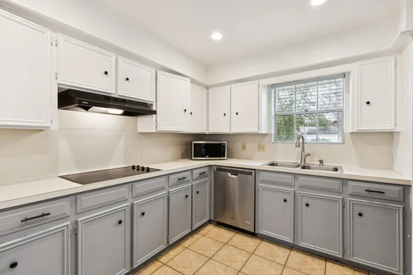 $2,200 | 2114 Briarview Drive, Houston, TX 77077