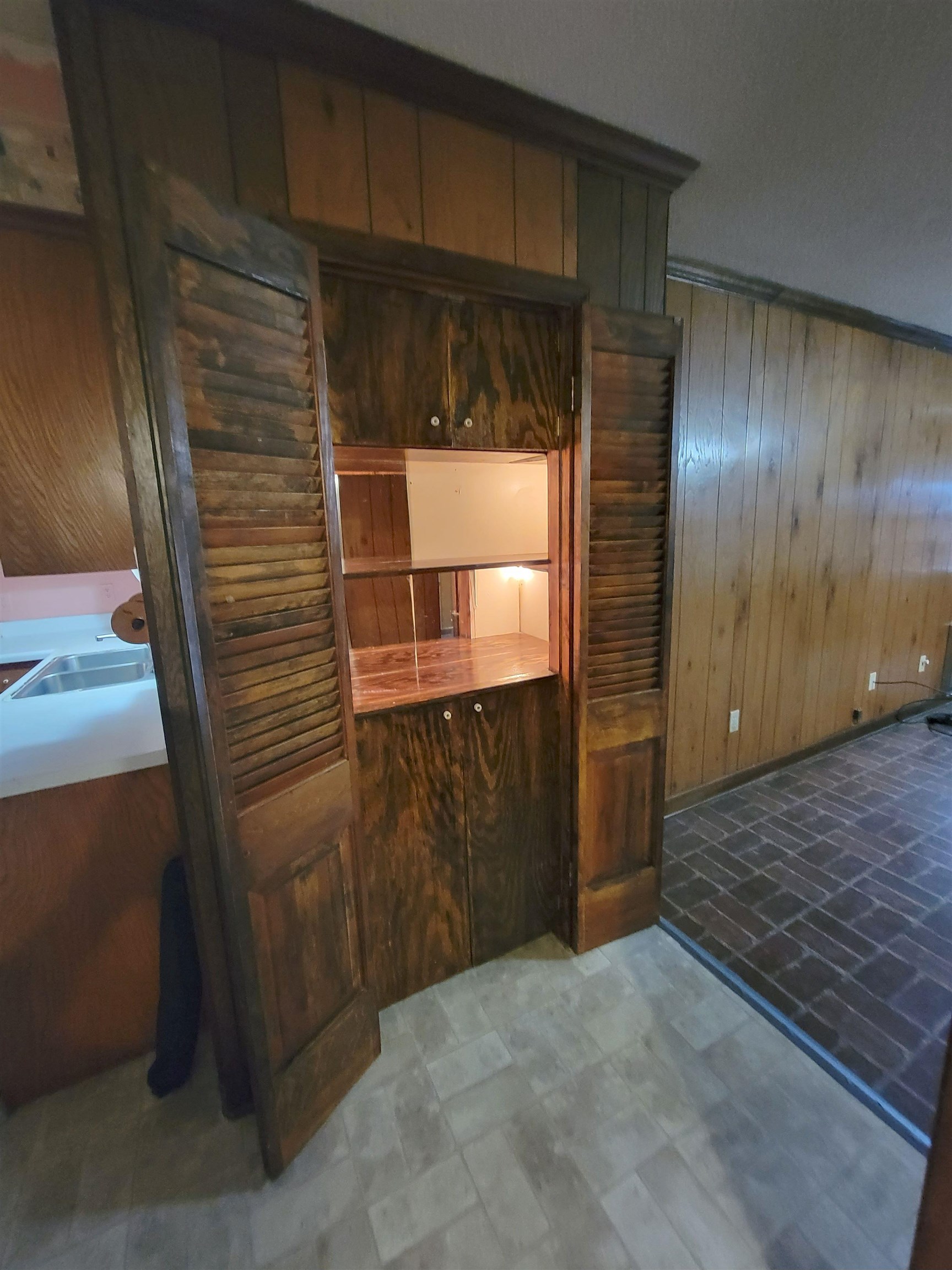 1263 South Perkins Road Memphis, TN 38117 - Photo 17 of 35 Lighted and Mirrored bar closet