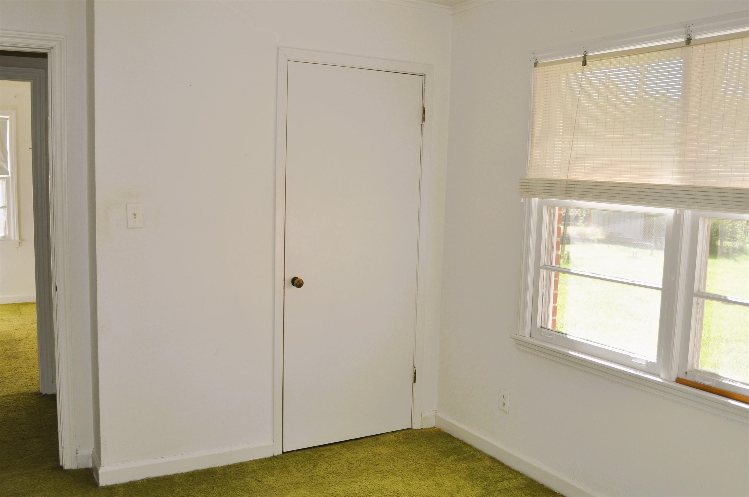 1263 South Perkins Road Memphis, TN 38117 - Photo 21 of 35 a view of an empty room with closet and a window