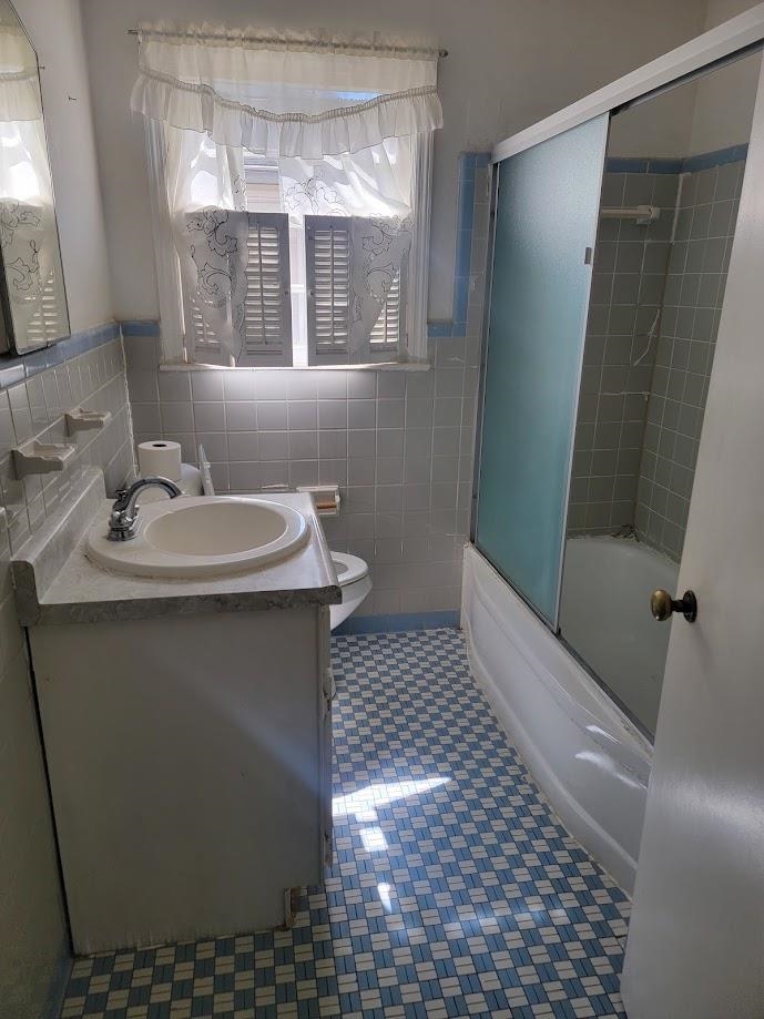 1263 South Perkins Road Memphis, TN 38117 - Photo 24 of 35 Pretty Blue and Gray Tile in Traditional Bath