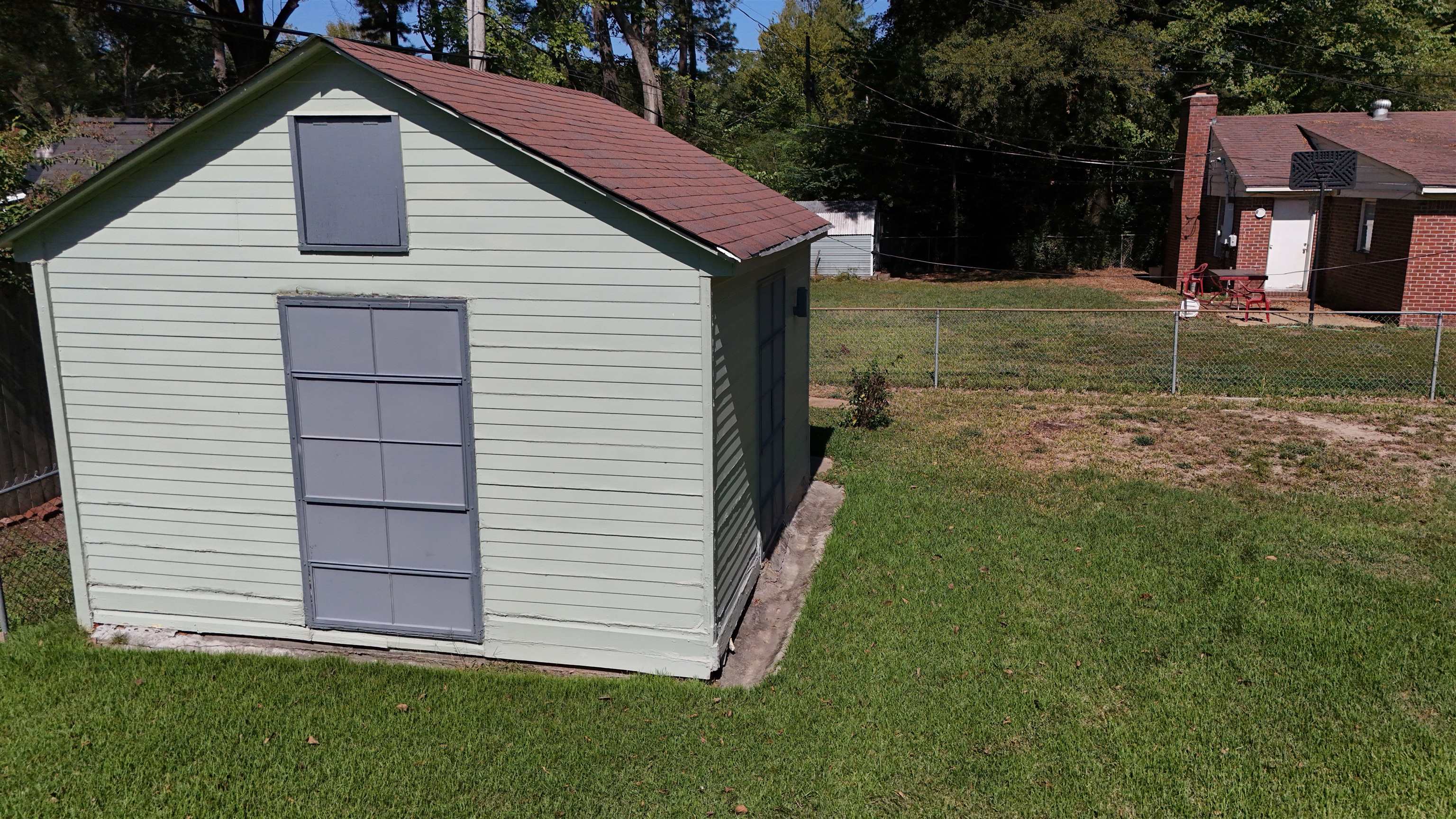 1263 South Perkins Road Memphis, TN 38117 - Photo 34 of 35 a view of backyard of house and trees
