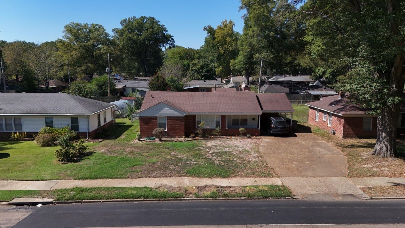 1263 South Perkins Road Memphis, TN 38117 - Photo 4 of 35 front view of a house with a yard