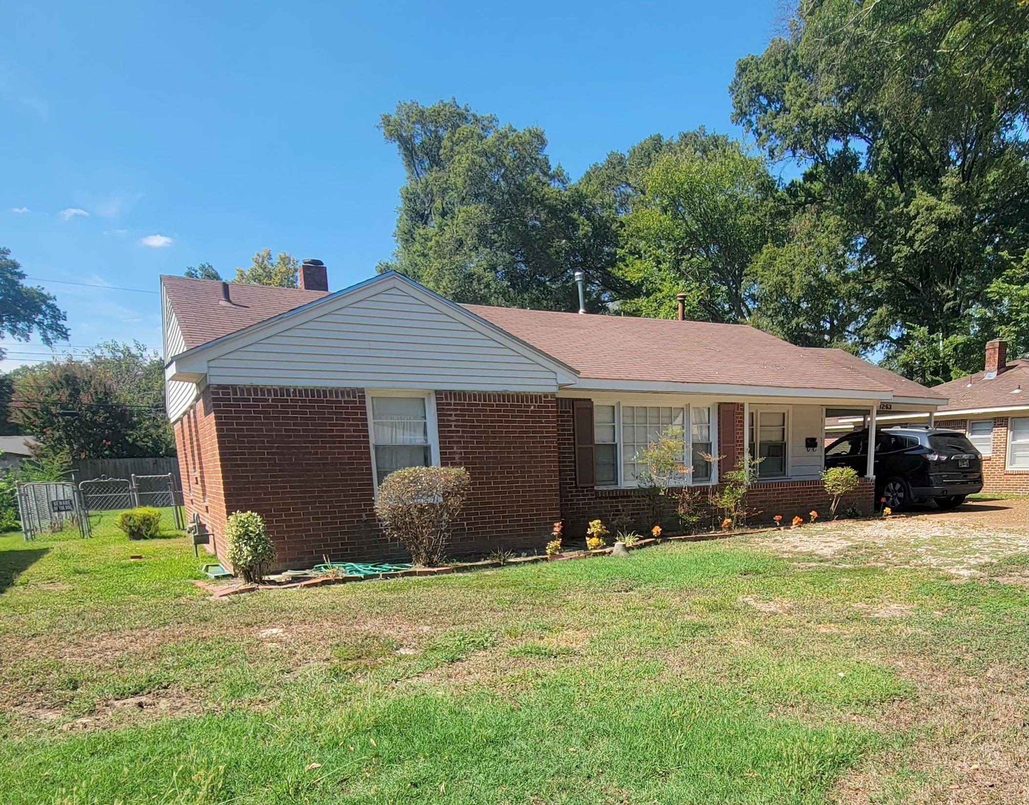 1263 South Perkins Road Memphis, TN 38117 - Photo 6 of 35 a front view of a house with garden