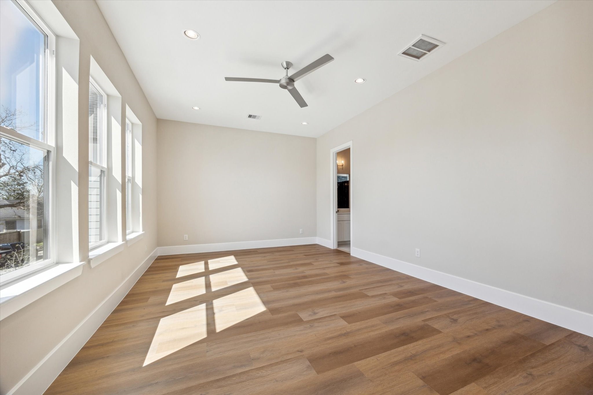 5617 Leonard Street Houston, TX 77023 - Photo 6 of 18