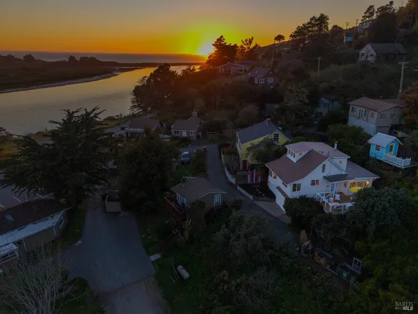 $950,000 | 9500 El Camino, Jenner, CA 95450