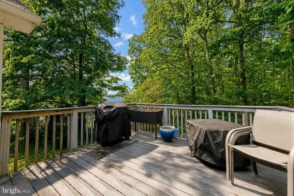 $464,900 | 23801 McIntosh Road, Hollywood, MD 20636