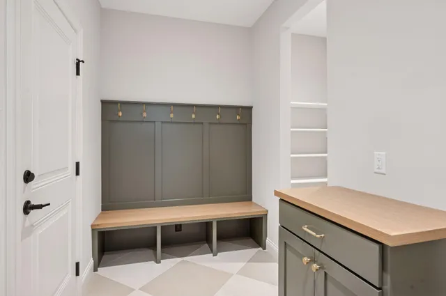 $1,799,000 | 10380 Mallard Drive, Victoria, MN 55318